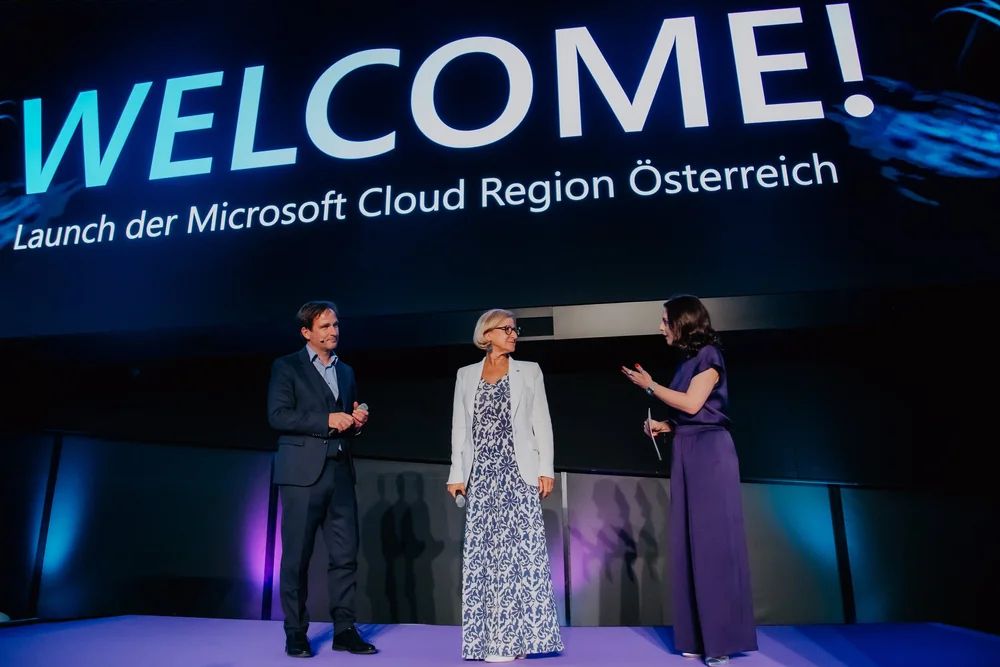 Cornelia Ertl im Bühnengespräch beim Launch der Microsoft Cloud Region Österreich